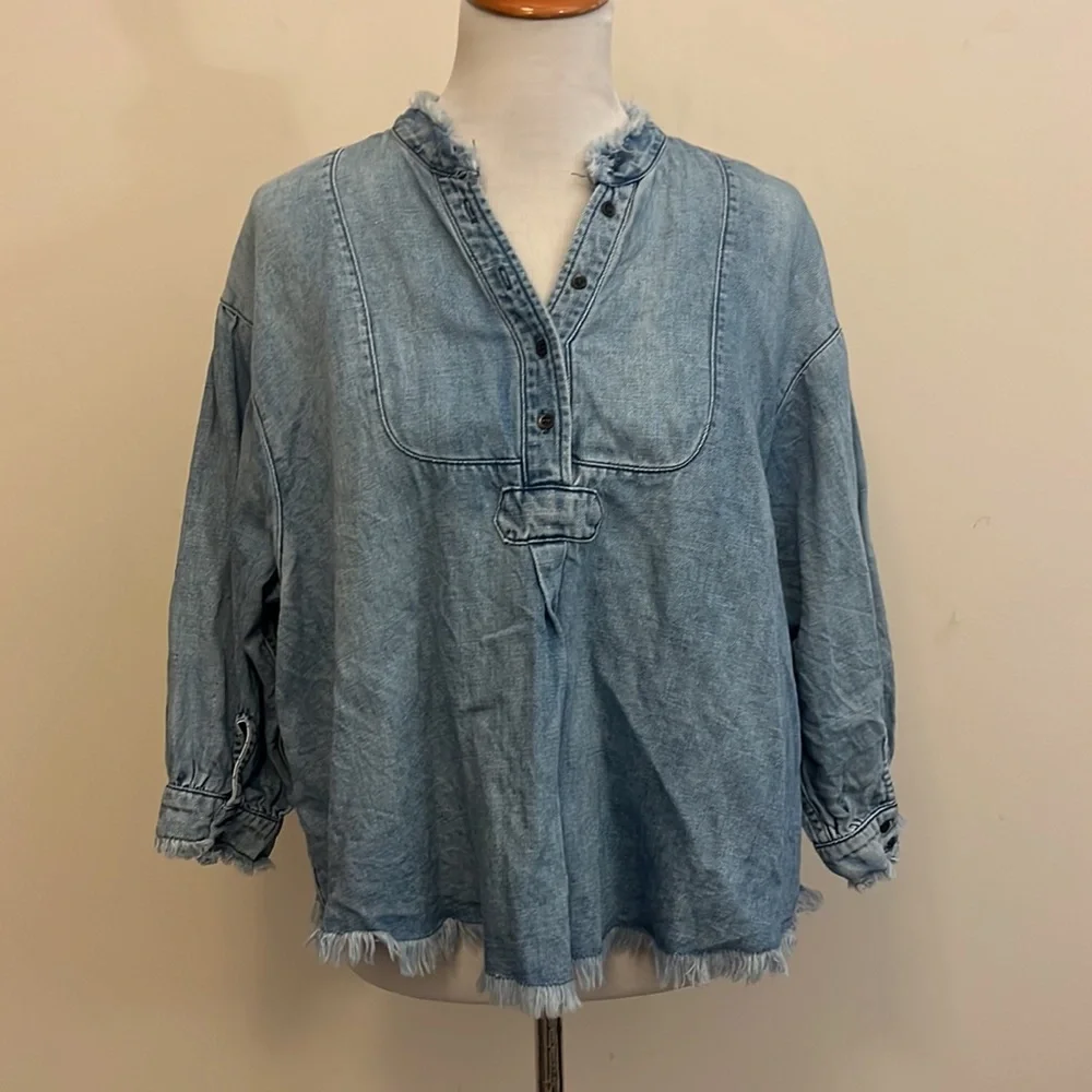Anthropologie Holding Horses Frayed Denim Henley Size Medium - Picture 2 of 5